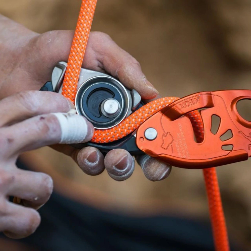 PETZL NEOX ORANGE jistící brzda oranžová