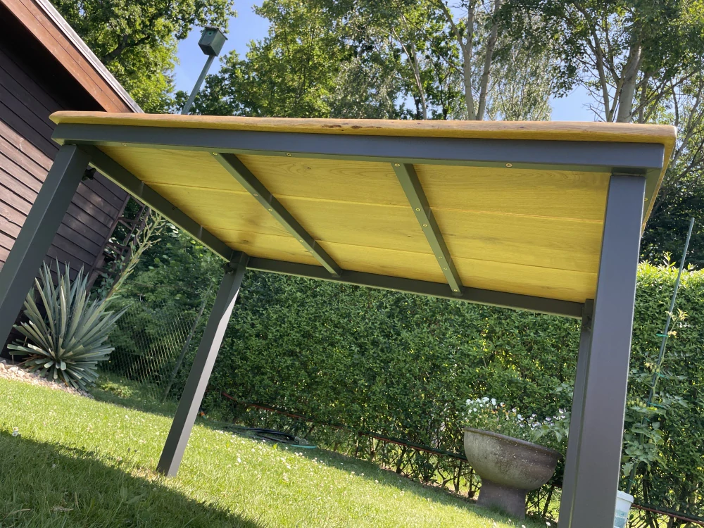 PELA kvalitní ručně vyrobený ocelový zahradní stůl s dubovou deskou (120x80 cm)