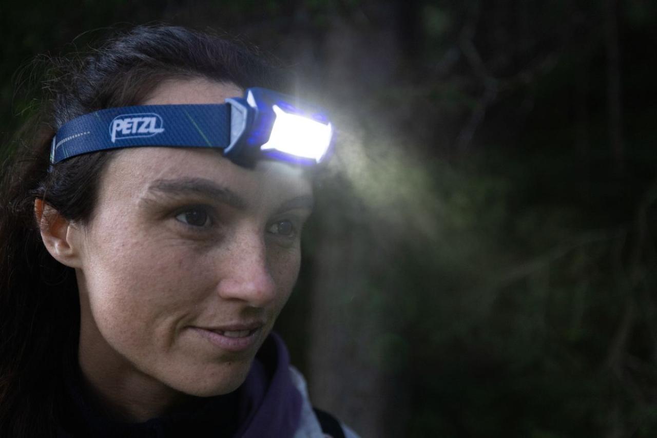 PETZL TIKKA CORE BLUE 2025 čelová svítilna modrá