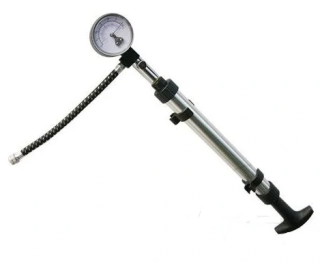 JMP 722.54.36 Pumpa vzduchová ruční, na moto vidlice, tlumiče a pneumatiky, manometr 0.1-4.0 bar