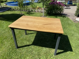 PELA kvalitní ručně vyrobený ocelový zahradní stůl s dubovou deskou (120x80 cm)